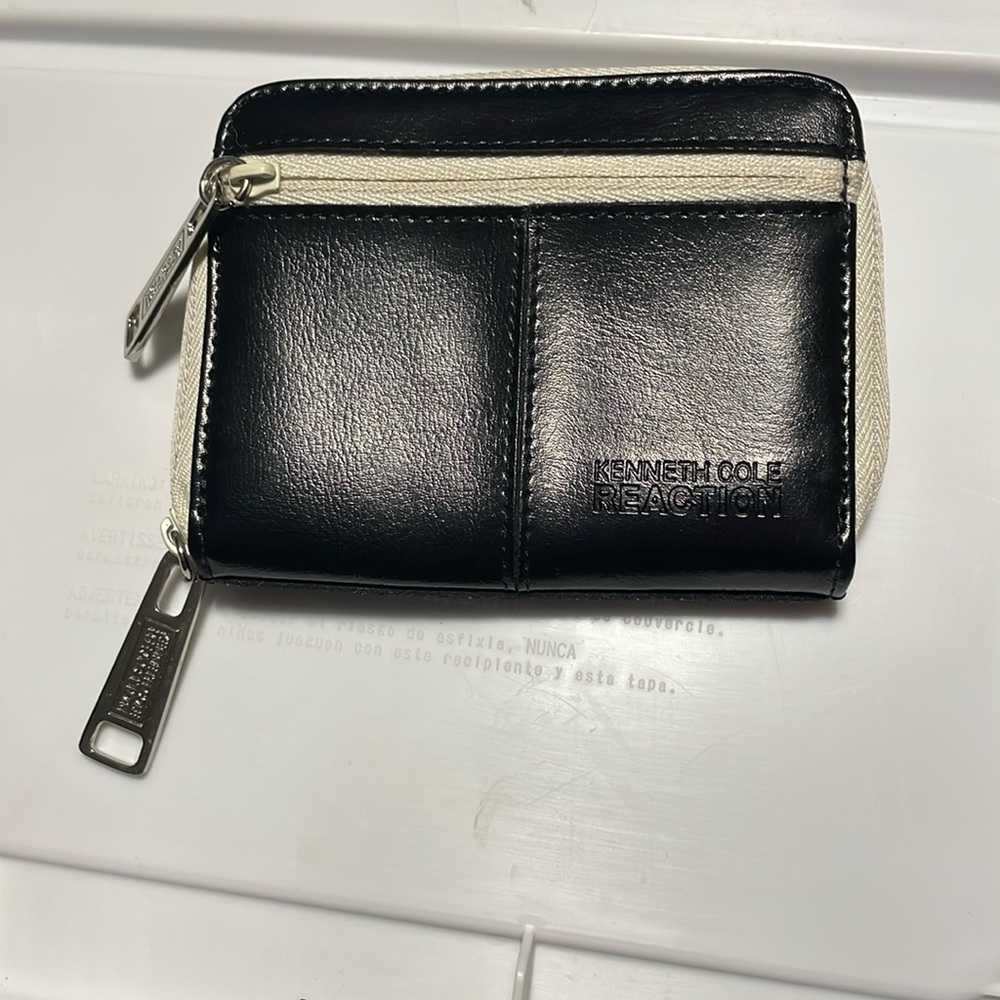NWOT Kenneth Cole Reaction leather wallet